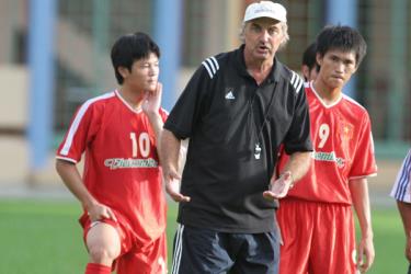 Ông Alfred Riedl khi còn là huấn luyện viên đội tuyển Việt Nam