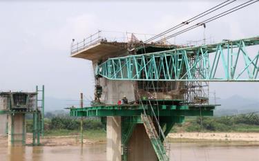Đơn vị thi công đẩy nhanh tiến độ xây dựng cầu Cổ Phúc, huyện Trấn Yên.