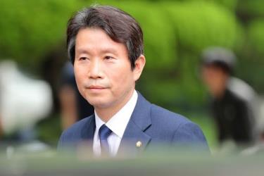 Bộ trưởng Thống nhất Hàn Quốc Lee In-young.