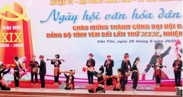Một tiết mục múa trong Ngày hội văn hóa dân tộc Dao Văn Yên