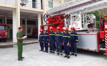 Lực lượng cảnh sát phòng cháy, chữa cháy và cứu nạn, cứu hộ, Công an tỉnh sẵn sàng chiến đấu trong mọi tình huống.