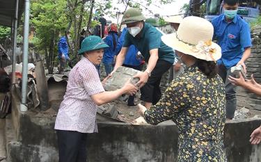 Hoạt động “Ngày cuối tuần cùng dân” đã trở thành phong trào sôi nổi, rộng khắp và đi vào chiều sâu trong mỗi cơ quan, đơn vị, địa phương ở Yên Bái.