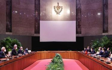 President Nguyen Xuan Phuc holds talks with President of Cuba Miguel Díaz Canel in Havana on September 19.