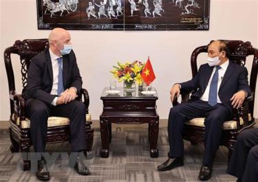 Chủ tịch nước Nguyễn Xuân Phúc tiếp Chủ tịch Liên đoàn Bóng đá Thế giới (FIFA) Gianni Infantino.