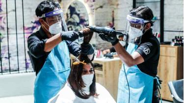 Một tiệm làm tóc ở Ấn Độ. Ảnh: Reuters (Ảnh minh họa)