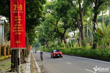 Hà Nội ngày nắng nóng, chiều tối và đêm có mưa rào và giông. Ảnh: Anh Nguyễn