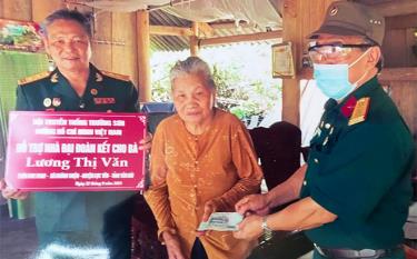 dafabet khuyến mãi Truyền thống Trường Sơn - Đường Hồ Chí Minh phối hợp hỗ trợ làm nhà cho gia đình dafabet khuyến mãi viên có hoàn cảnh khó khăn tại xã Khánh Thiện, huyện Lục Yên.