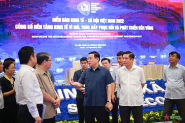 Chủ tịch Quốc hội Vương Đình Huệ kiểm tra việc chuẩn bị tổ chức Diễn đàn Kinh tế-Xã hội Việt Nam 2022, ngày 17/9/2022
