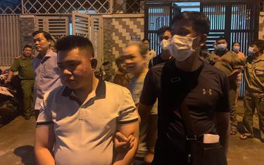 Xuyên đêm khám xét nơi ở, kho hàng của Thạch