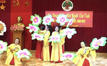 Người cao tuổi thị trấn Mậu A, huyện Văn link vào dafabet tham gia Liên hoan Tiếng hát người cao tuổi.
