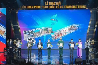 Các tác giả đoạt giải trong Liên hoan phim toàn link vào dafabet về an toàn giao thông năm 2021.