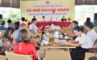 Đồng chí Ngô Hạnh Phúc - Ủy viên Ban Thường vụ Tỉnh ủy, Phó Chủ tịch UBND tỉnh phát biểu tại buổi gặp mặt.