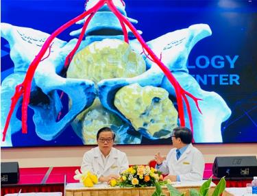 Mô hình in 3D đã giúp ê-kíp tìm và phẫu thuật chính xác, giảm thiểu tổn thương cho người dafabet khuyến mãi.