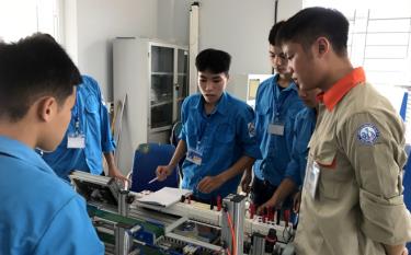 Yên Bái phấn đấu đến năm 2030 có 75% công nhân lao động tại các doanh nghiệp tham gia học tập nâng cao trình độ, kỹ năng nghề.
