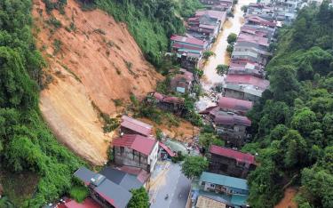 Toàn tỉnh có 854 nhà bị sạt lở taluy.