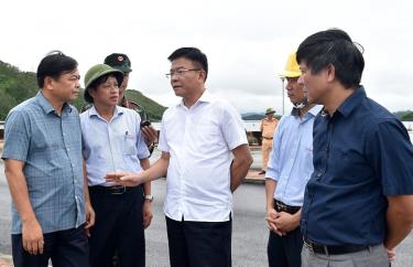 Phó thủ tướng Lê Thành Long đặc biệt lưu ý, trong mọi tình huống, ưu tiên cao nhất luôn là sức khỏe, tính mạng của nhân dân. Ảnh: Chinhphu.vn
