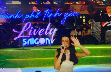 Ca sĩ Đông Nhi biểu diễn tại chương trình “Thành phố tình yêu - Lively Sài Gòn”
