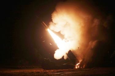 Mỹ và Hàn Quốc phóng tên lửa.