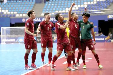 Thái Lan vào bán kết AFC Futsal Asian Cup 2022 sau trận thắng kịch tính 3-2 trước Tajikistan tối 4/10.