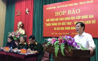 Đồng chí Nguyễn Minh Tuấn - Ủy viên Ban Thường vụ, Trưởng Ban Tuyên giáo Tỉnh ủy cùng chủ trì cuộc họp báo thông tin cho các cơ quan thông tấn báo chí về công tác phối hợp tổ chức Hội thảo. 
