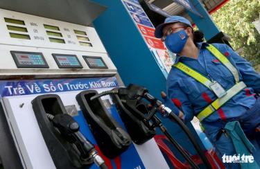 Giá xăng dầu giảm nhẹ sau bốn phiên tăng giá