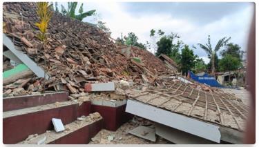 Một trường tiểu học tại Cianjur bị thiệt hại trong trận động đất