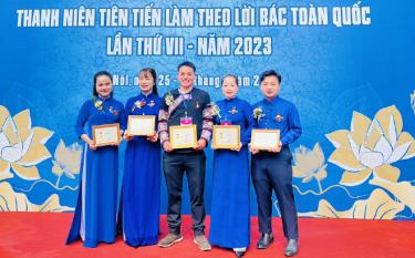 Lý Thị Sam Sung (thứ 2 bên phải sang) tại Đại hội “Thanh niên tiên tiến toàn quốc làm theo lời Bác” lần thứ VII, năm 2023.