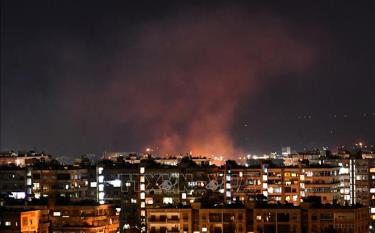 Khói bốc lên sau một cuộc không kích do Israel tiến hành tại thủ đô Damascus, Syria ngày 20/7/2020. Ảnh tư liệu