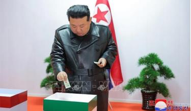 Nhà lãnh đạo Triều Tiên Kim Jong-un bỏ phiếu bầu cử địa phương tại điểm bầu cử ở tỉnh Nam Hamgyong, ngày 26/11/2023.