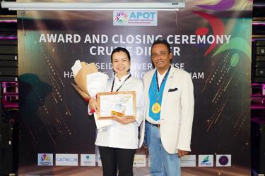 Đầu bếp Đới Thị Ngọc Diệp, Giảng viên Bánh chuyên nghiệp, Học Viện Quốc tế CHM thành phố Hồ Chí Minh đoạt Giải Nhất chung cuộc.