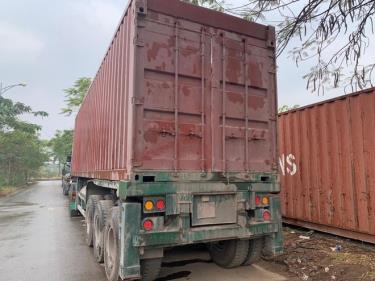 Một chiếc mooc ben chế công container tự đổ hàng 12m hai tháp ben được một Công ty ở Hà Nội.
