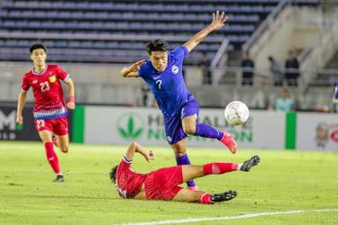 Singapore (áo xanh) loại tuyển Lào khỏi AFF Cup 2022.