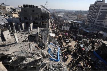 Ảnh chụp ngày 30-11 cho thấy một khu chợ lộ thiên ở Dải Gaza bị tàn phá nặng nề bởi không kích của Israel từ trước khi lệnh ngừng bắn có hiệu lực