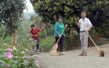 The movement to clean village roads and maintain environmental hygiene has been maintained in Yen Binh.