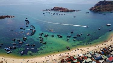 The sea off the coast of Quy Nhon city, Binh Dinh province.
