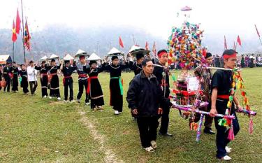 The Long Tong (going to the field) festival will take place on February 4 at Kien Thanh commune’s stadium and Kien Lao communal house.