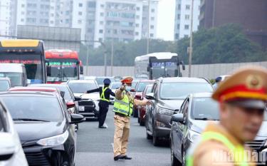 Để đảm bảo an toàn giao thông sau Tết Nguyên đán, Ủy ban An toàn giao thông Quốc gia kiến nghị cần tăng cường xử lý nghiêm các vi phạm.