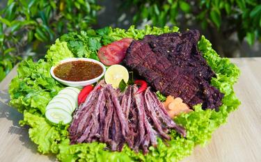 Thịt trâu gác bếp là món ăn đặc trưng của đồng bào Thái ở Mường Lò, Nghĩa Lộ.