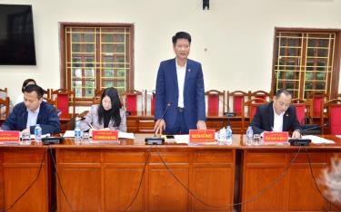 Standing Vice Chairman of the municipal People’s Committee Nguyen The Phuoc speaks at the working session.
