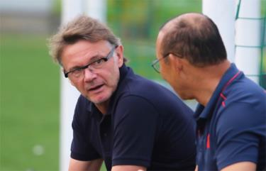HLV Troussier từng sẵn sàng làm trợ lý để đào tạo, tiến cử nhân sự cho HLV Park Hang-seo, cùng nhau giúp bóng đá Việt Nam hiện thực hoá giấc mơ World Cup 2026