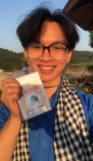 Hoàng Trung Kiên (19 tuổi) quê Yên Bái, đang theo học ngành Quản trị dịch vụ du lịch và lữ hành, Học viện hành chính Quốc gia.

