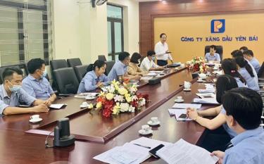 Đoàn công tác của Đảng ủy Khối làm việc với Công ty Xăng dầu Yên Bái về công tác xây dựng và phát triển Đảng trong doanh nghiệp.