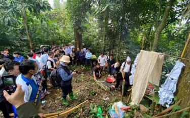 An area for the forest worshipping ceremony in Na Hau commune.