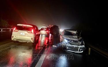 Hiện trường vụ tai nạn giao thông tại tại km156+ 600, cao tốc Nội Bài - Lào Cai.