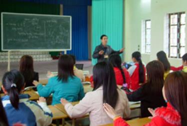 Lớp bồi dưỡng cán bộ làm công tác quản lý văn hóa ở các huyện, thị trong tỉnh tại Trường VHNT tỉnh Yên Bái.