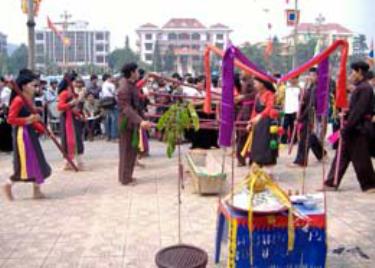 Một cảnh trong lễ hội Cầu Mùa của dân tộc Cao Lan (Yên Bái).