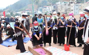 Huyện Mù Cang Chải đã tổ chức khoảng 20 lễ hội, hội thi, sự kiện... để thu hút khách du lịch đến địa phương.