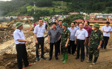 Đoàn công tác Bộ Nông nghiệp-Phát triển nông thôn đi khảo sát khu vực bị lũ quét tại Mù Cang Chải, Yên Bái năm 2017. (Ảnh minh họa)