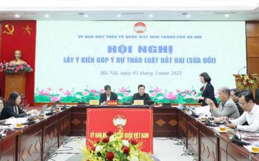 Quang cảnh Hội nghị lấy ý kiến góp ý Dự thảo Luật Đất đai (sửa đổi) do Ủy ban MTTQ Việt Nam TP Hà Nội tổ chức