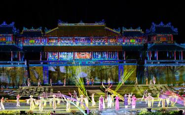Lễ hội mùa hạ gắn với kỷ niệm 30 năm quần thể di tích Cố đô Huế được UNESCO vinh danh.